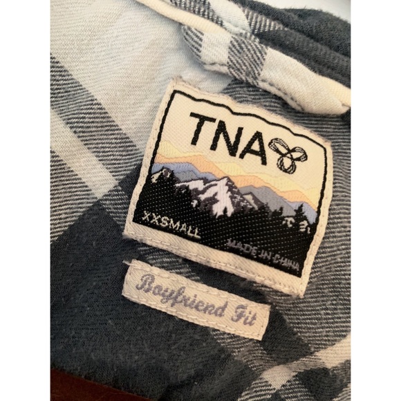 Aritzia TNA Flannel - Picture 3 of 3
